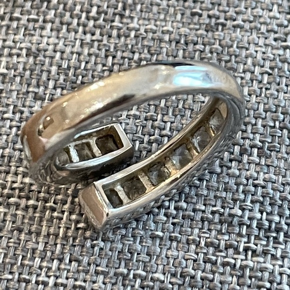 Sterling silver cubic zirconia bypass ring - Picture 3 of 5